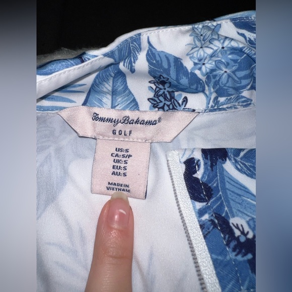 Tommy Bahama 1/4 Zip - Picture 2 of 3